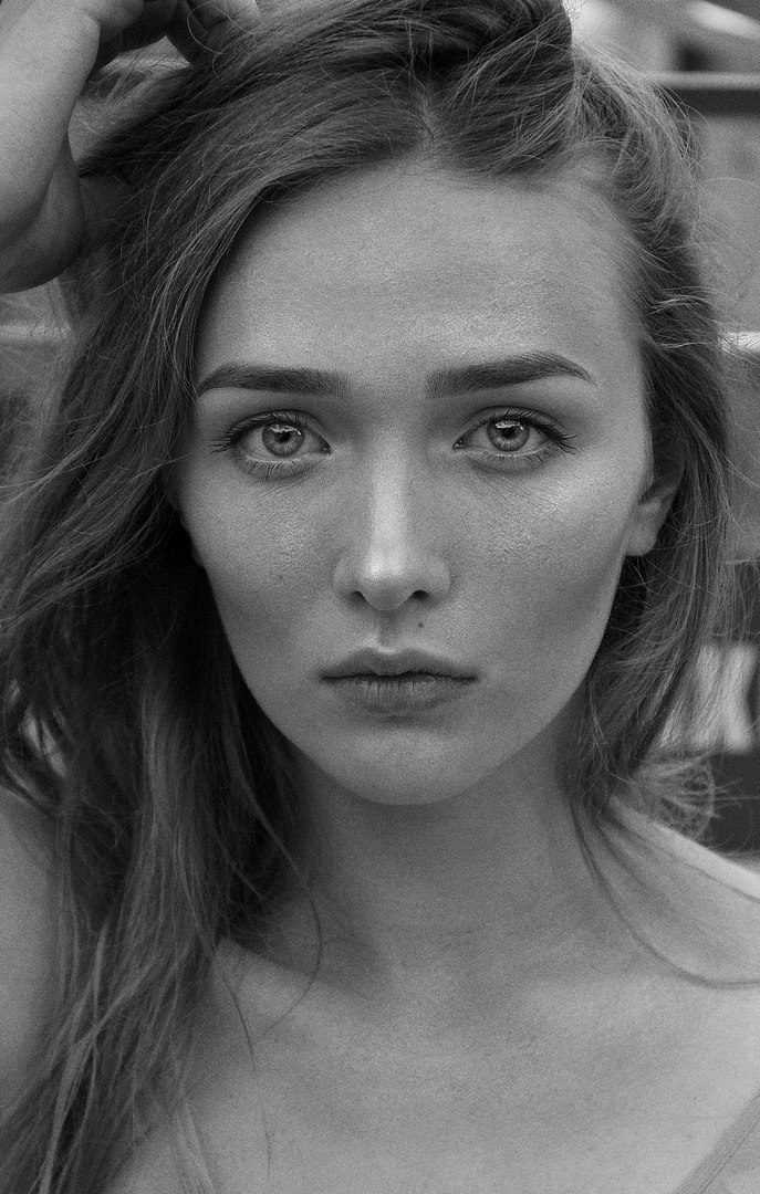 Black-and-white close-up beauty portrait demonstrating professional on-camera modelling experience.
